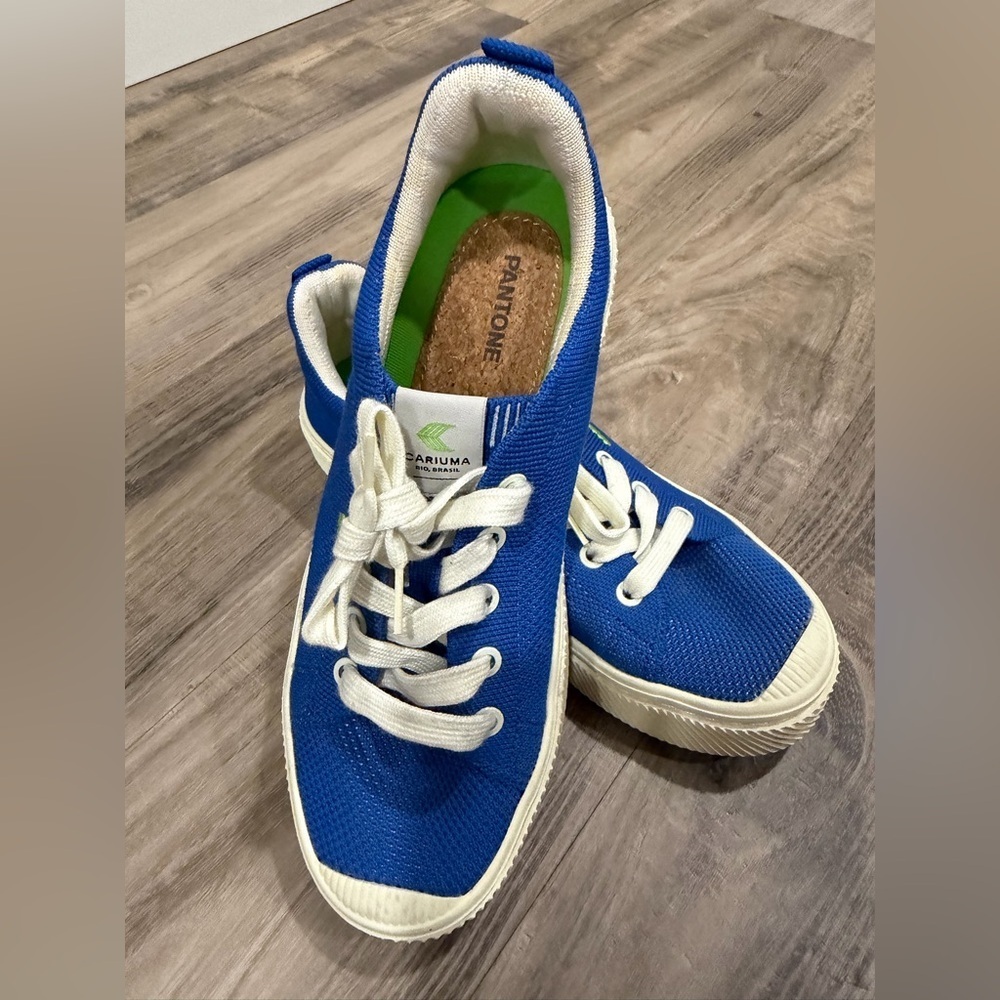 Cariuma OCA Low Pantone Classic Blue Knit Sustainable Sneakers